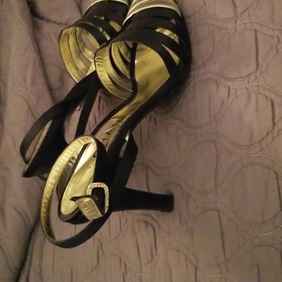 Shoe - Picture 2 of 10